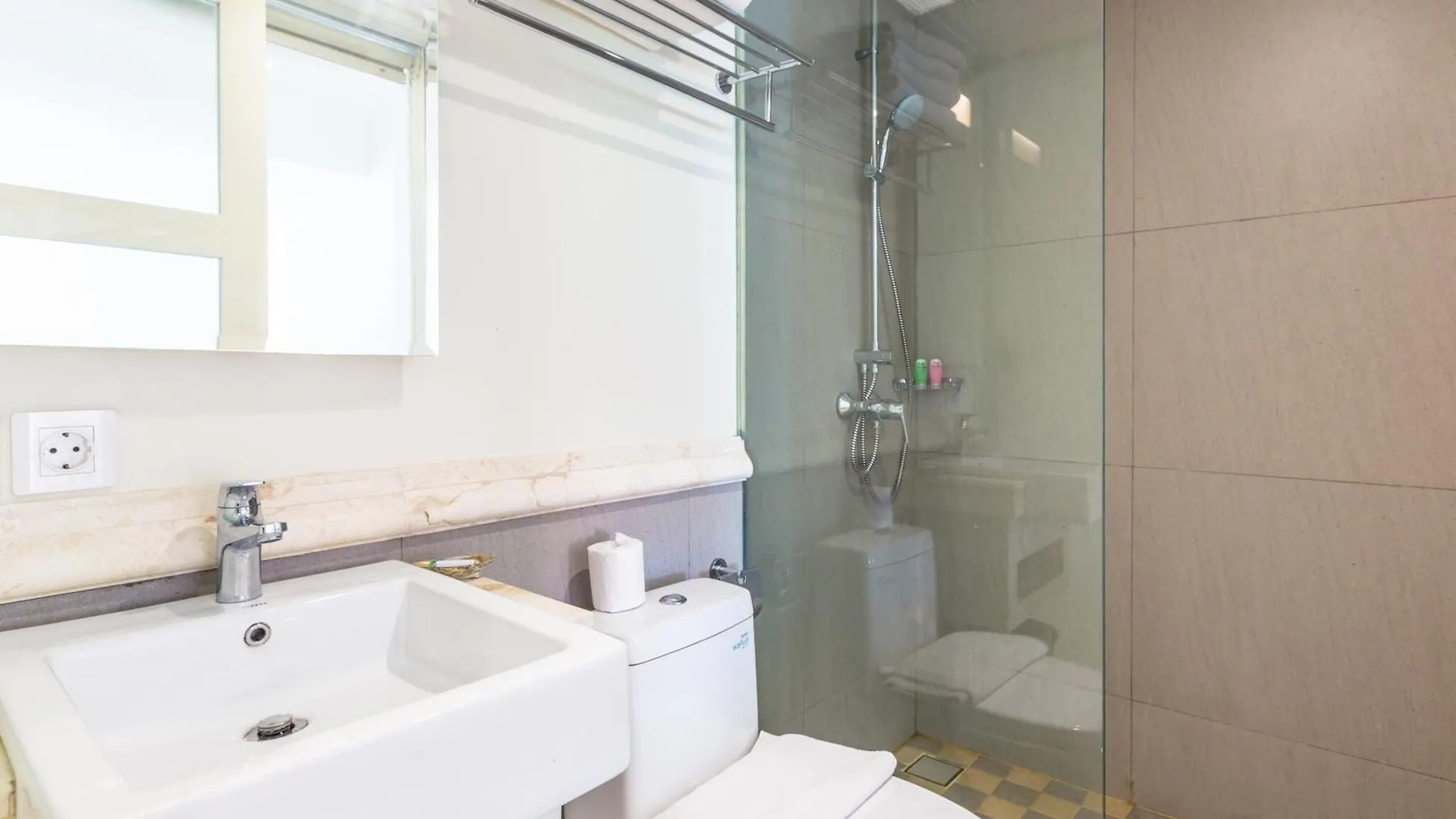 Alron Hotel Kuta Kuta Lombok 4*,  Indonézia