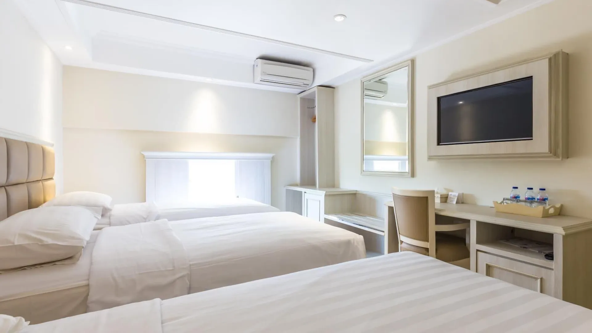 Alron Hotel Kuta Kuta