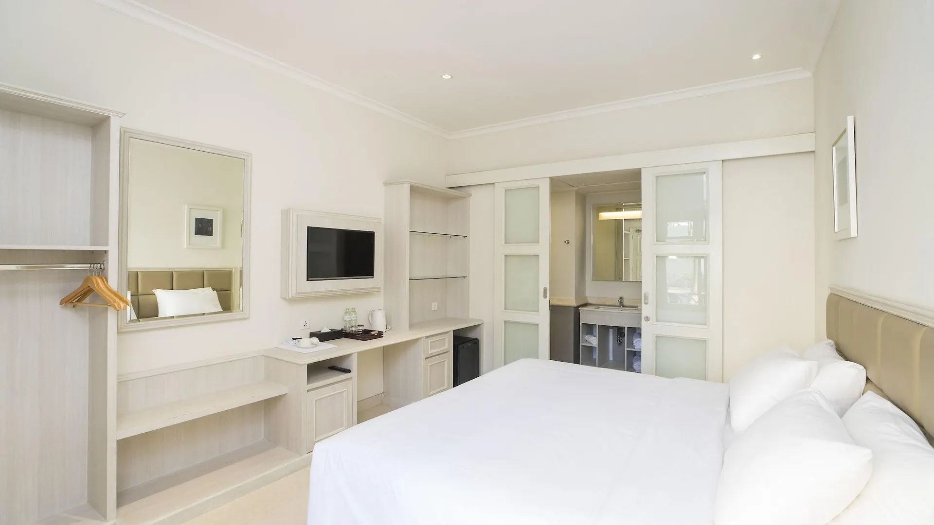 Alron Hotel Kuta Kuta
