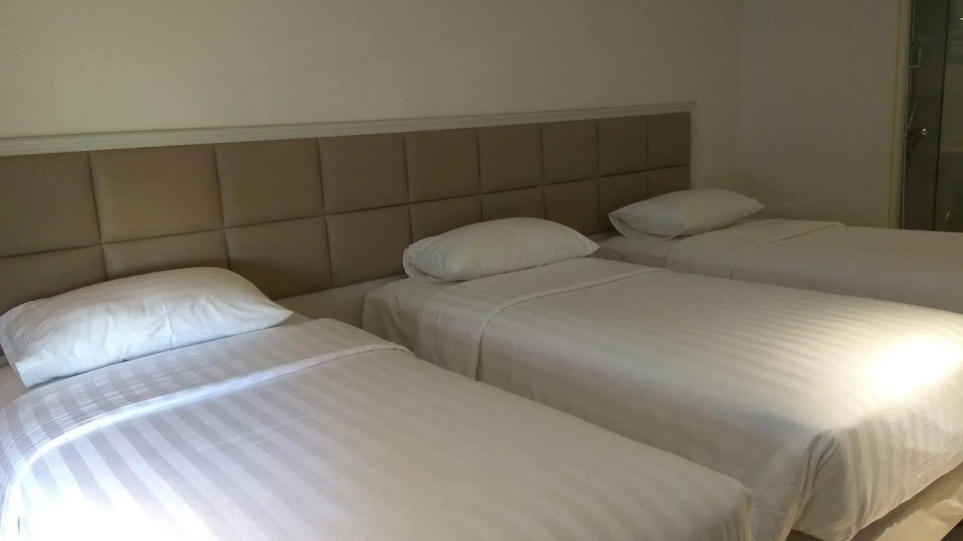 Alron Hotel Kuta Kuta  4*, Kuta (Bali) Indonesia